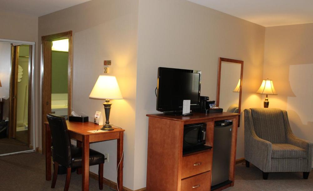 King Suite with Spa Bath interior